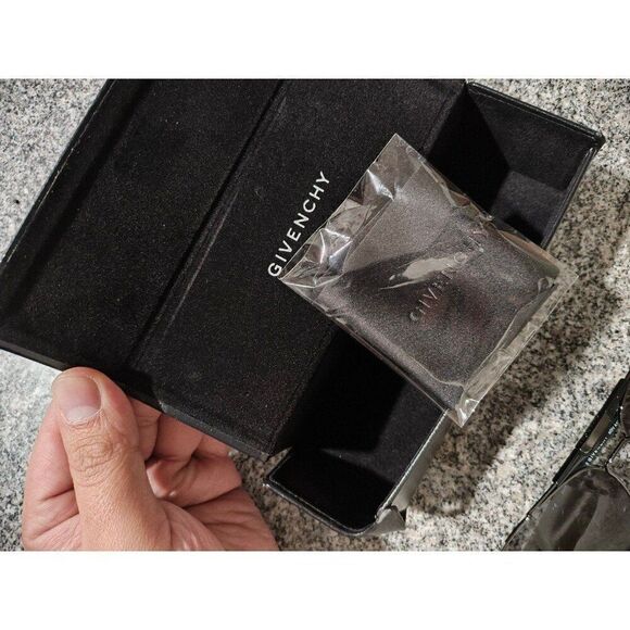 Givenchy SGV A13 0568 Sunglasses - Picture 2 of 6